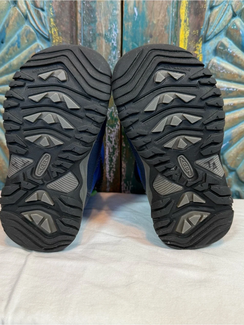 Keen winter boots little kid size 8
